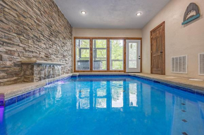 Mountain Splash Lodge Private Indoor Pool Home Theater Room Fire-Pit